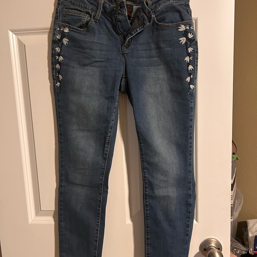 Blue Embroidered Women's Jeans